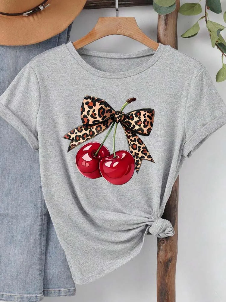 T-Shirt Cerise Imprimé Femme – Col Rond, Manches Courtes