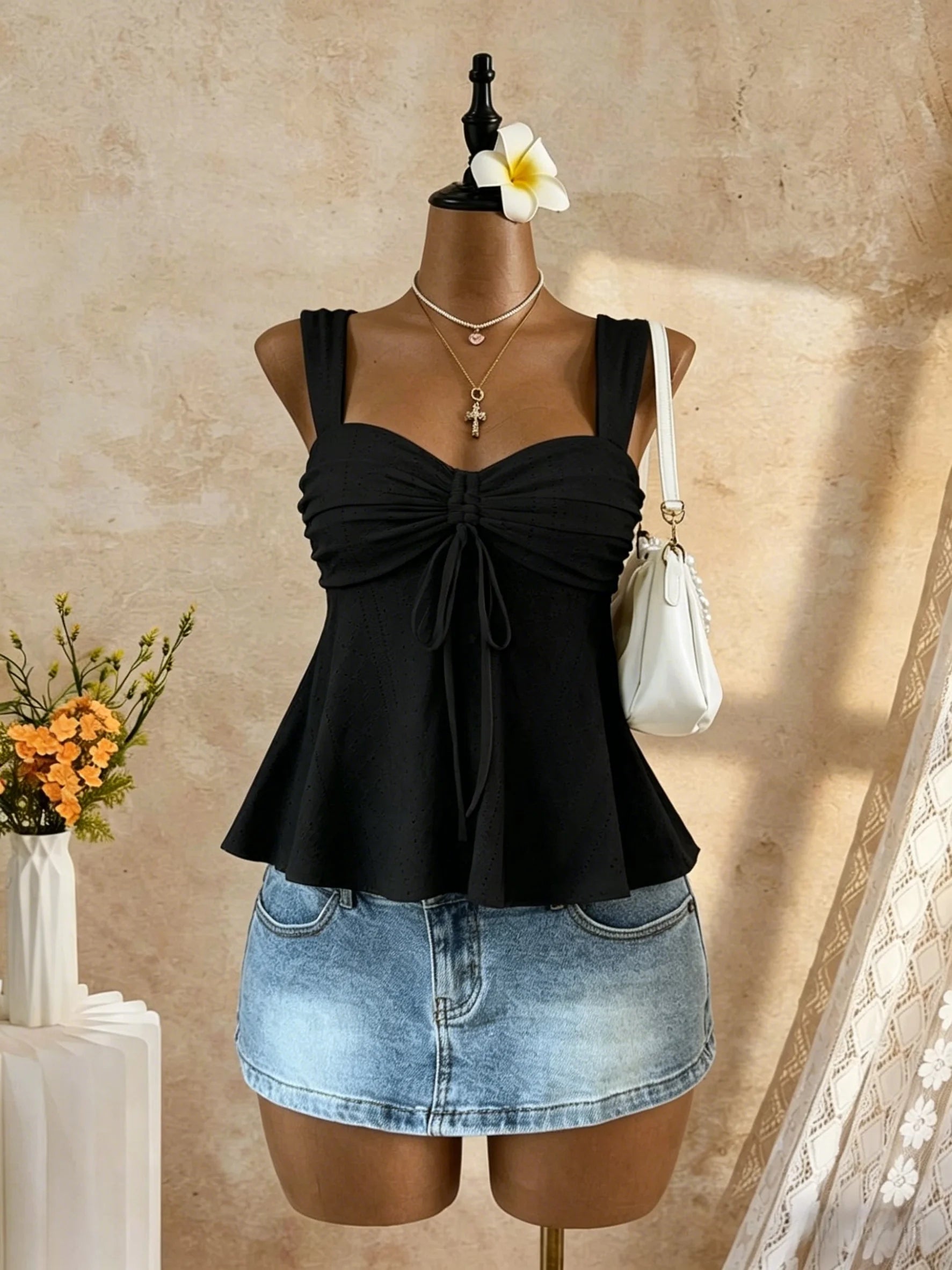 Haut Camisole Blanc en Dentelle à Œillets – Froncé & Nœud | Femme
